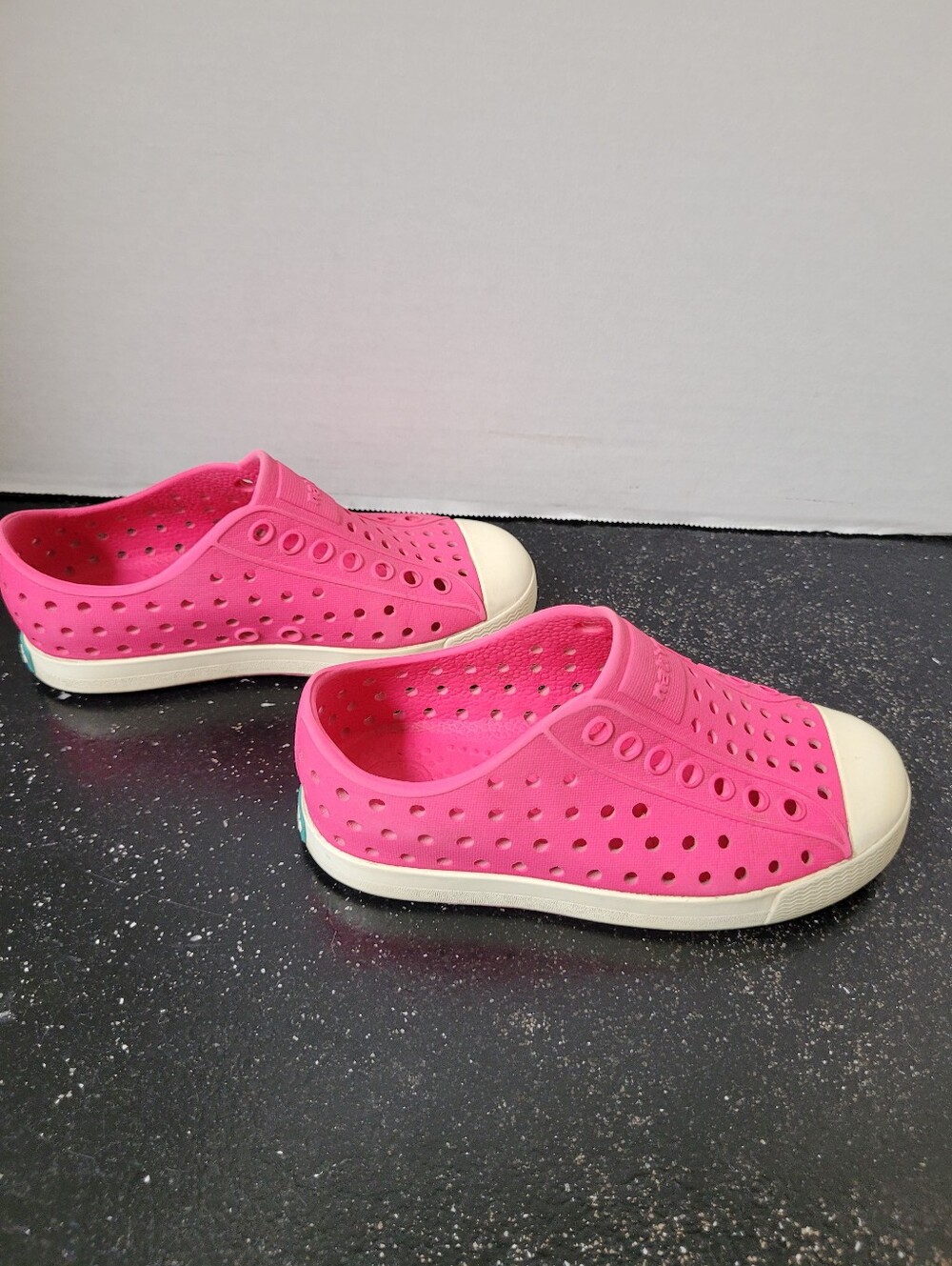Native Jefferson Slip-On Kids Shoes in Pink and Off White - Picture 3 of 10